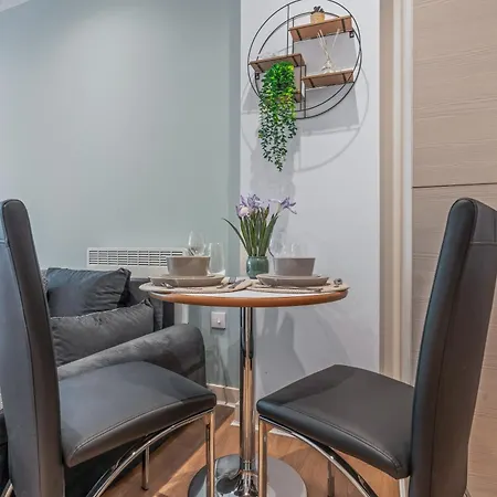 Spacious Flat - Sleeps 8 - View Centre * 利兹