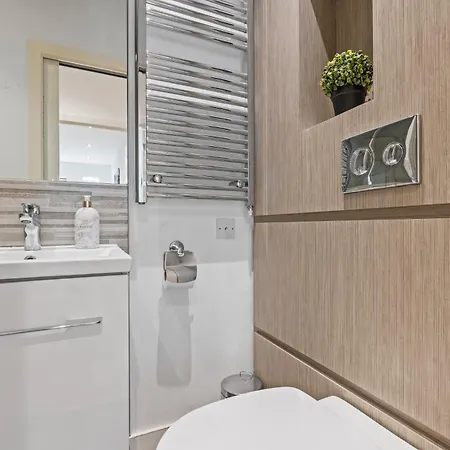 Spacious Flat - Sleeps 8 - View Centre * 利兹