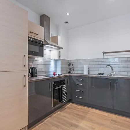 Spacious Flat - Sleeps 8 - View Centre * 利兹