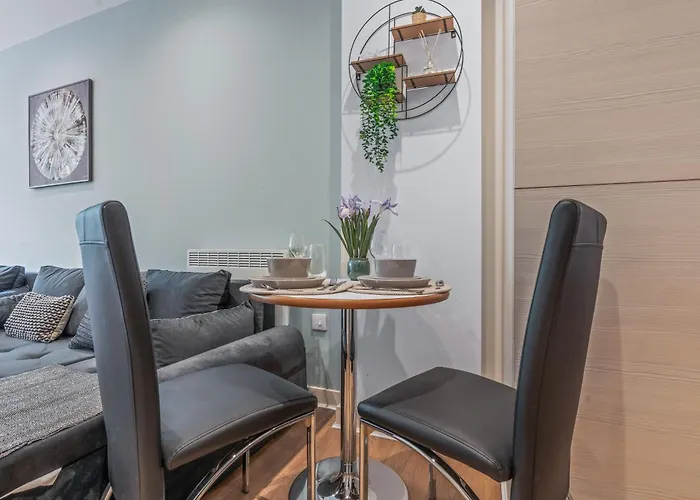 Spacious Flat - Sleeps 8 - View Centre * リーズ