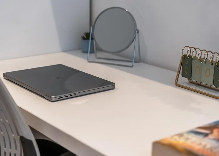 Spacious Flat - Sleeps 8 - View Centre Apartment Leeds (West Yorkshire)