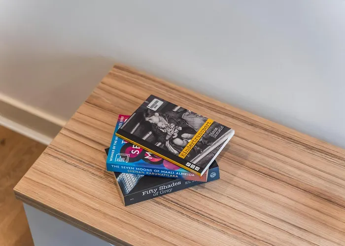 Spacious Flat - Sleeps 8 - View Centre Apartment Leeds (West Yorkshire)