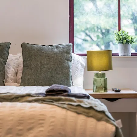 Spacious Flat - Sleeps 8 - View Centre 아파트 *