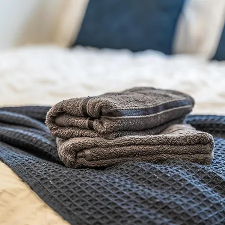 Spacious Flat - Sleeps 8 - View Centre 아파트 리즈