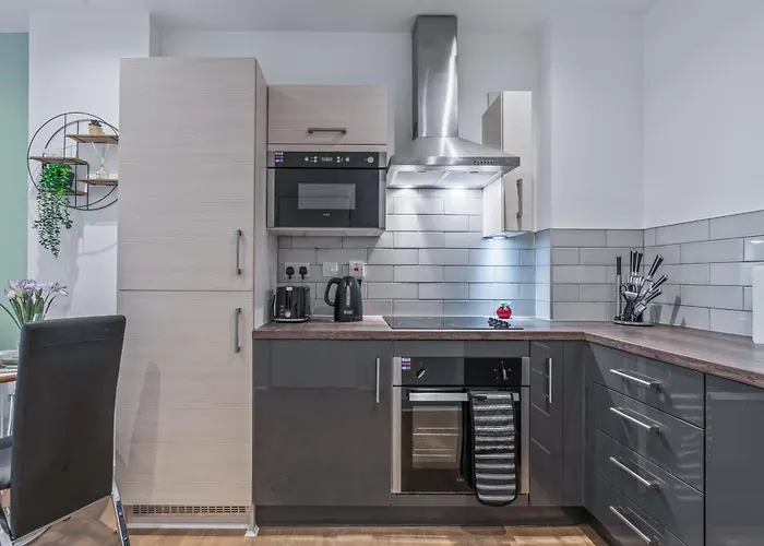 Spacious Flat - Sleeps 8 - View Centre Лідс