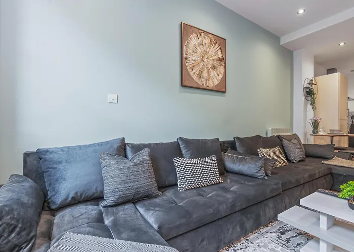 Spacious Flat - Sleeps 8 - View Centre Апартаменти *