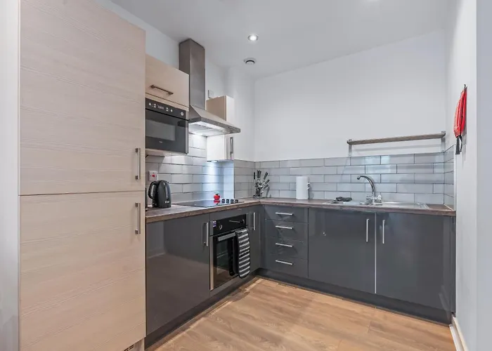 Spacious Flat - Sleeps 8 - View Centre * Лідс