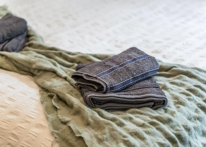 Апартаменти Spacious Flat - Sleeps 8 - View Centre *