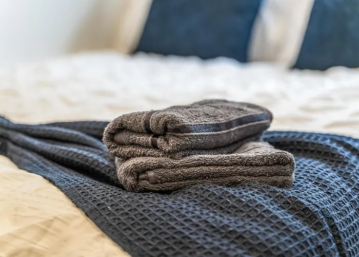 Spacious Flat - Sleeps 8 - View Centre Апартаменти Лідс